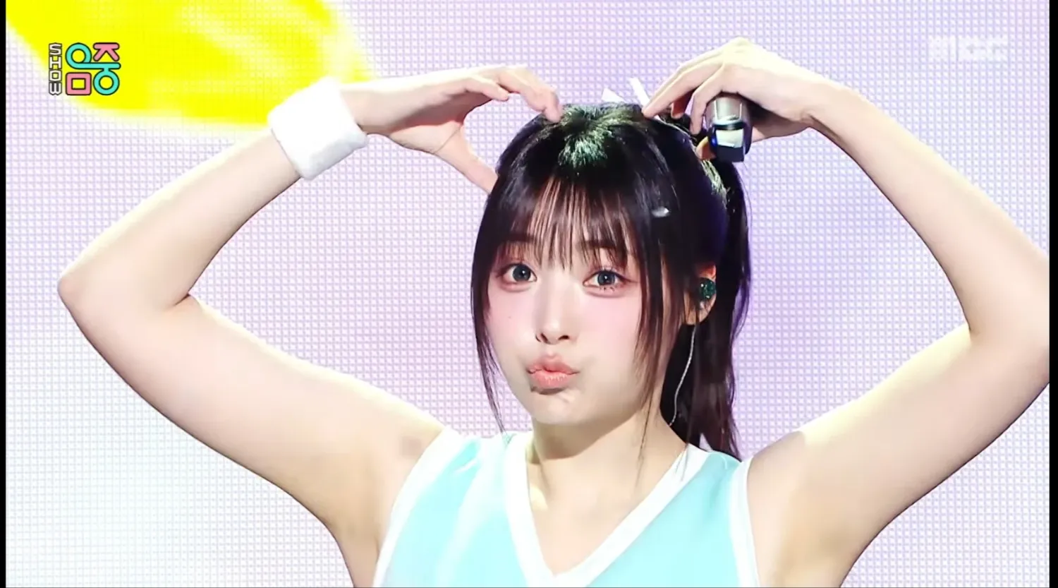 Behind-the-scenes cut of Siyeon (QWER)