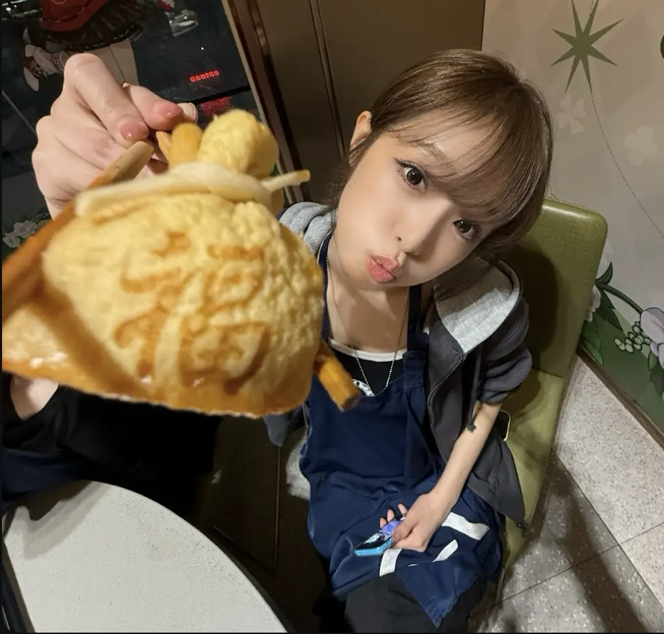 A moment captured by Choi Yena's fan