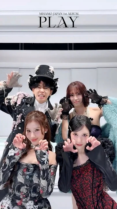 Foto aktivitas terbaru Momo (TWICE)