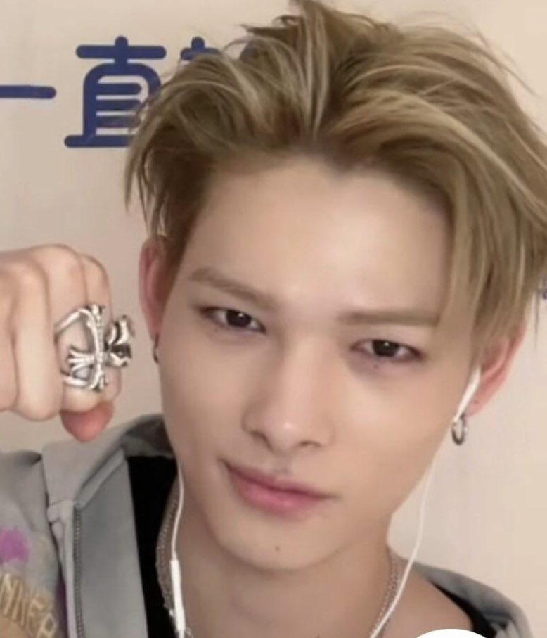 Foto terbaru NI-KI (ENHYPEN)