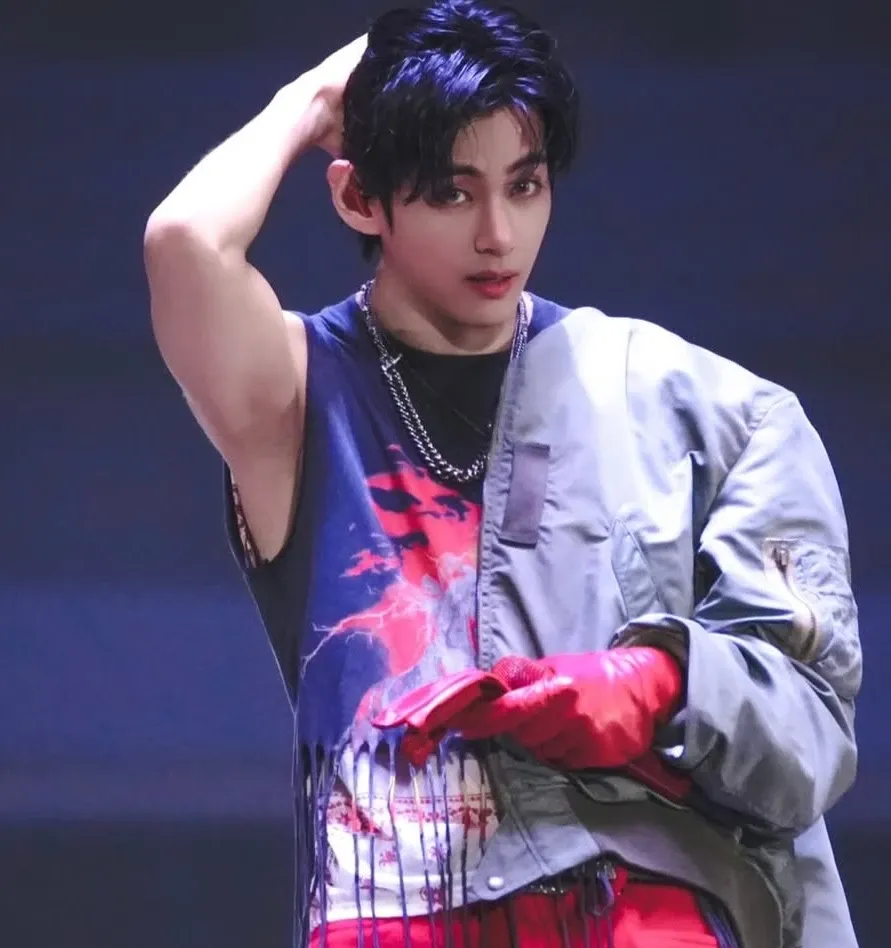 뷔 (방탄소년단) 최근 활동샷