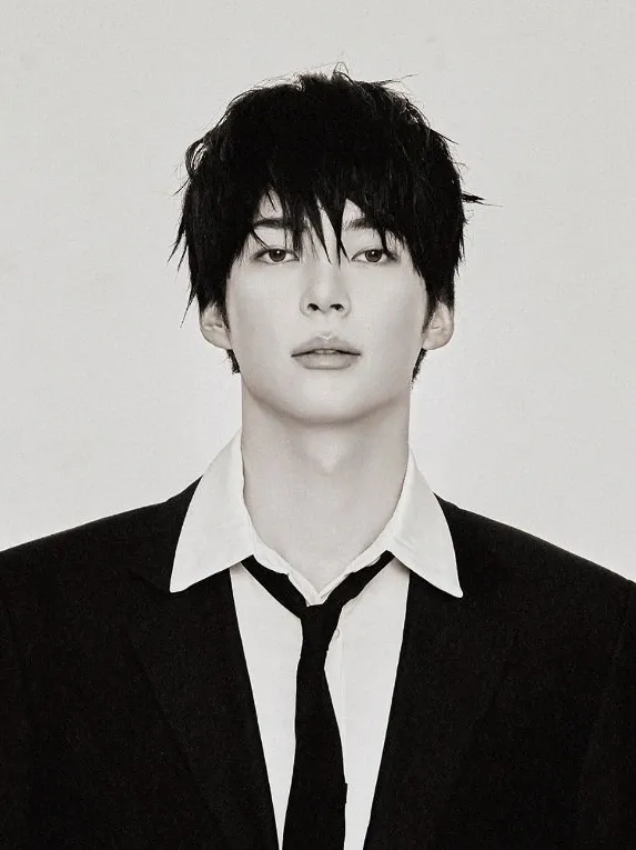 A moment captured by Sung Hanbin (ZEROBASEONE)'s fan