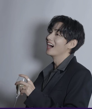 뷔 (방탄소년단) 최근 활동샷