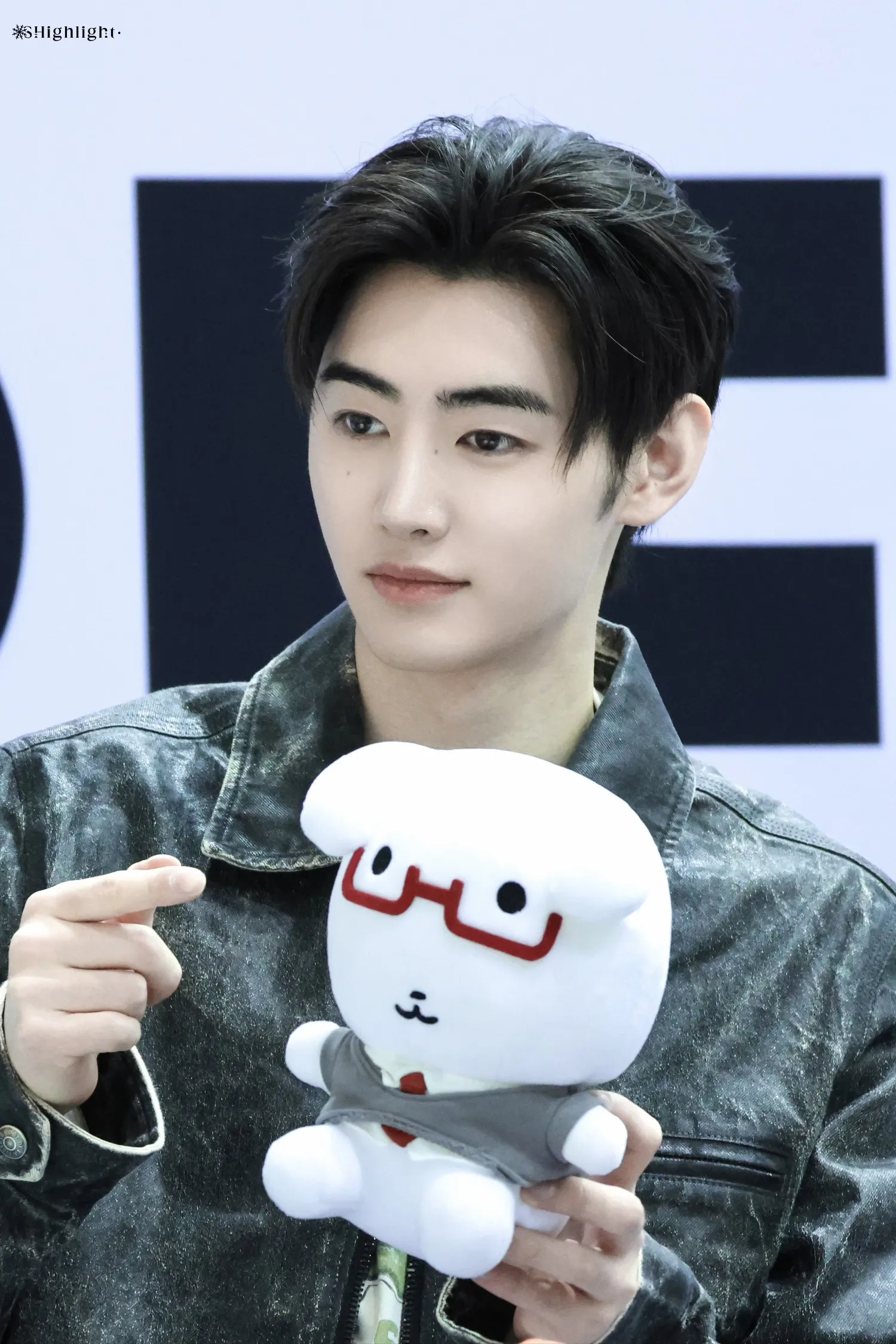 Foto aktivitas terbaru Sunghoon (ENHYPEN)