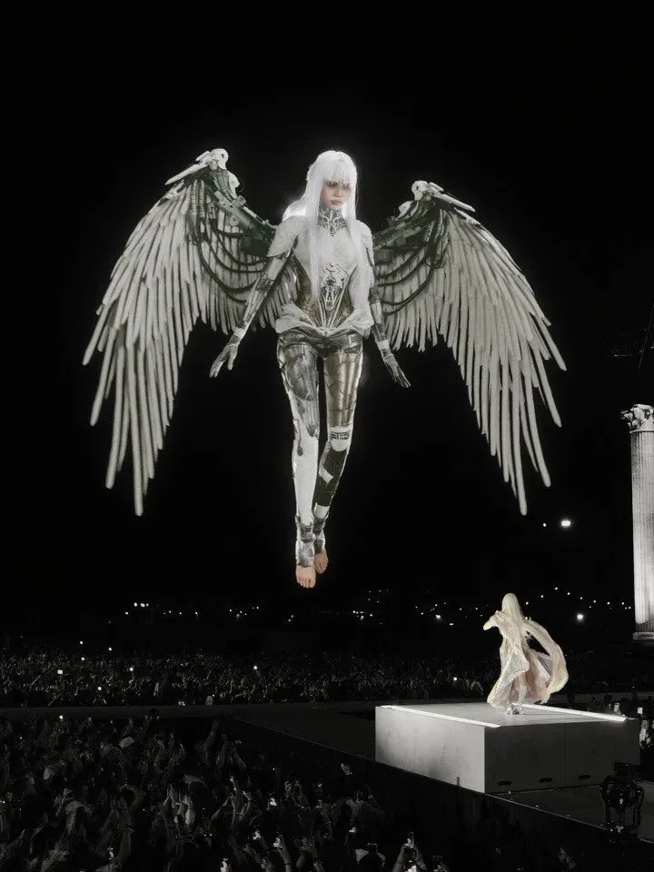 Foto aktivitas terbaru Lisa (BLACKPINK)