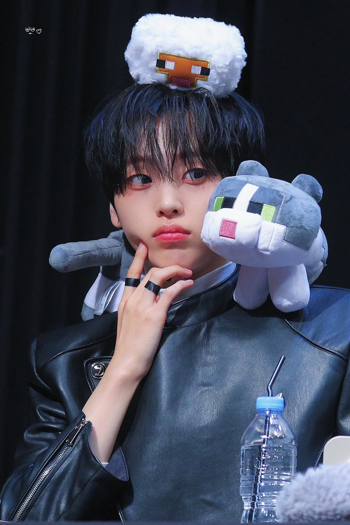 Latest photo of Hyeongjun (CRAVITY)