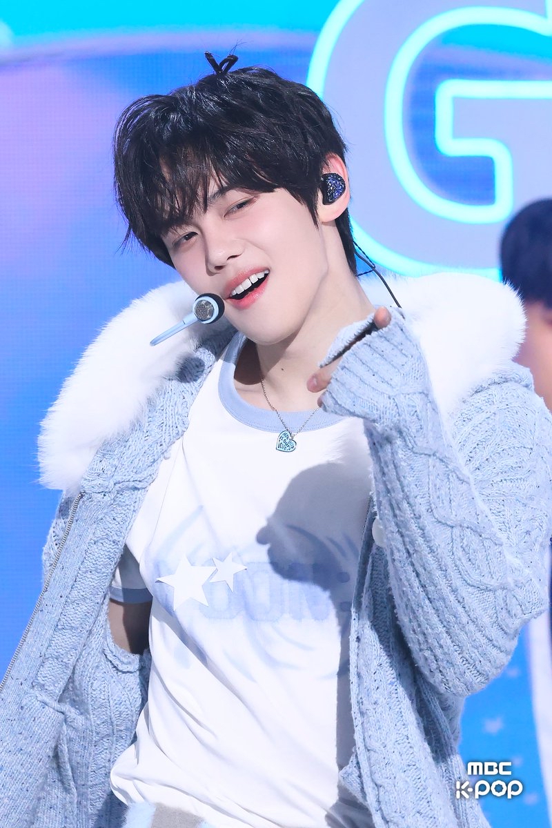 Behind-the-scenes cut of Kim Gyuvin