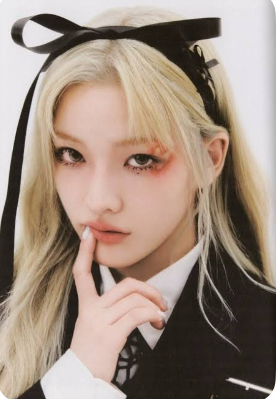 Behind-the-scenes cut of Iroha (ILLIT)