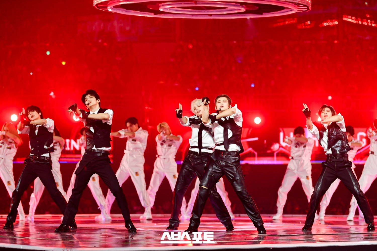 투모로우바이투게더 최근 활동샷