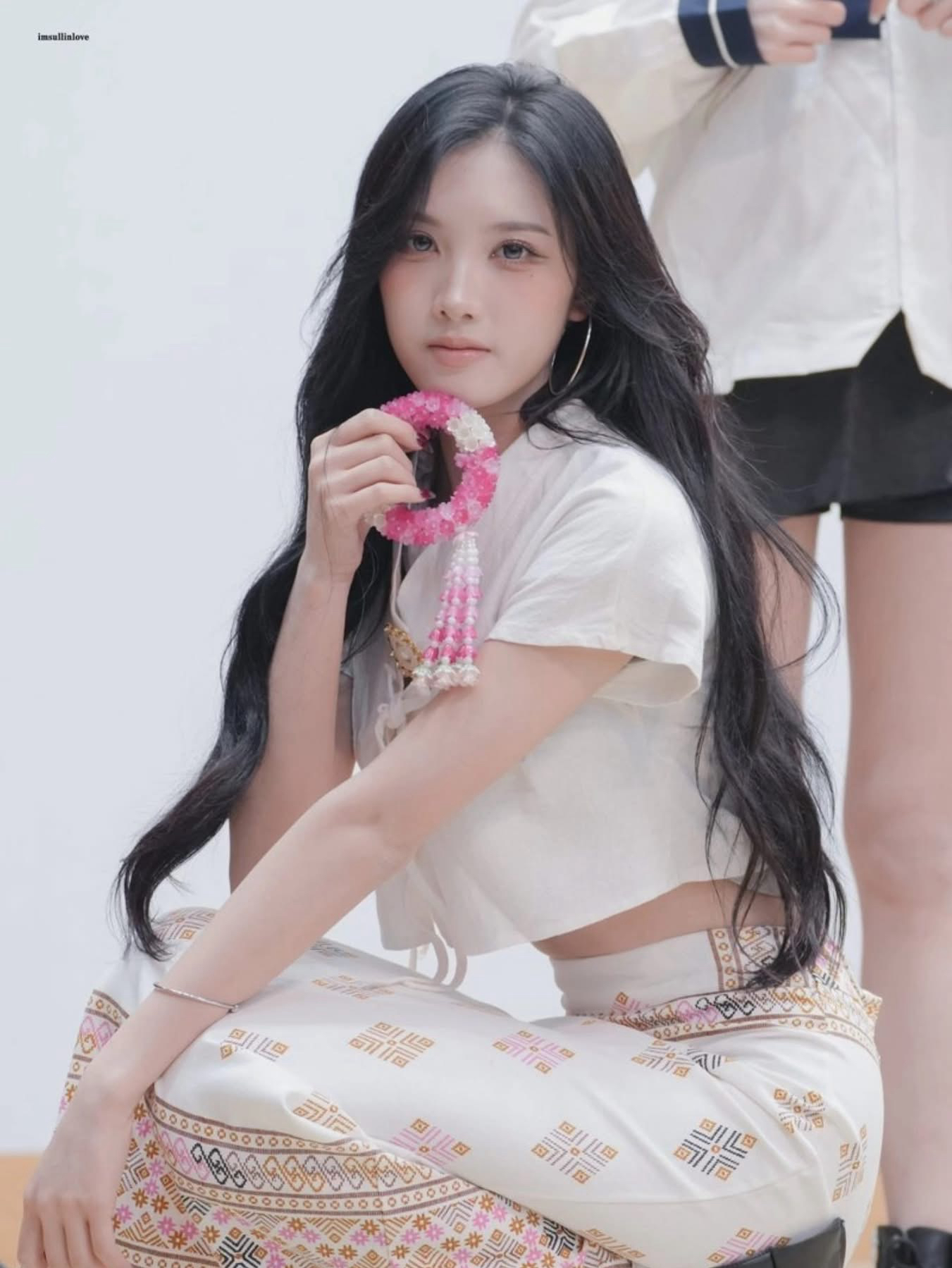 Behind-the-scenes cut of Sullin (tripleS)