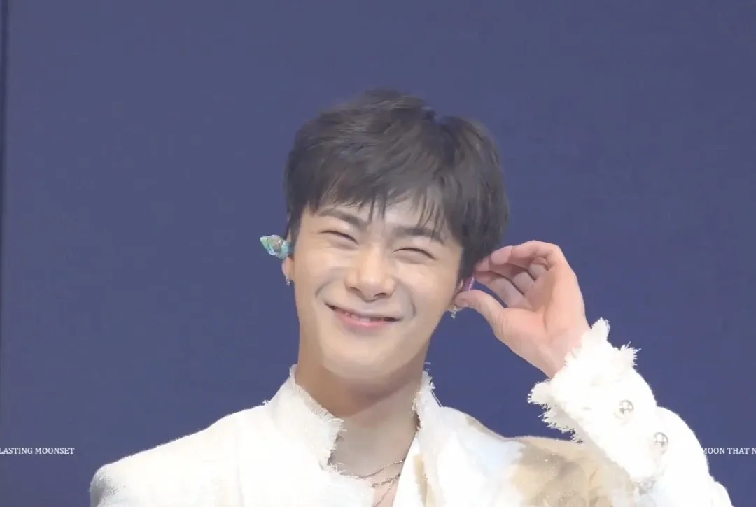Behind-the-scenes cut of Moonbin (ASTRO)