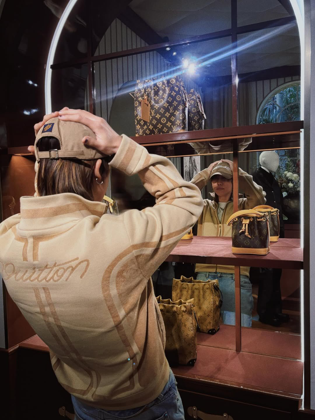 Behind-the-scenes cut of The 8 (SEVENTEEN)