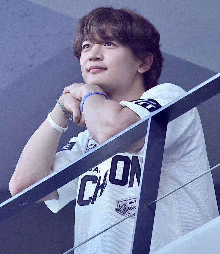 Behind-the-scenes cut of Minho (SHINee)