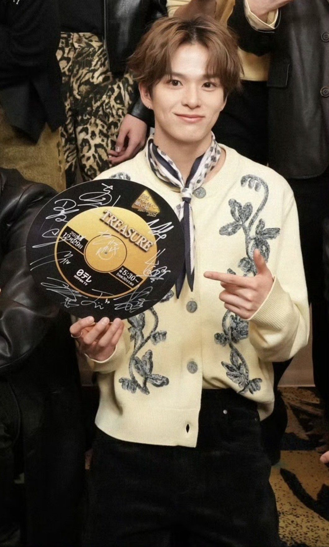 A moment captured by Asahi (TREASURE)'s fan