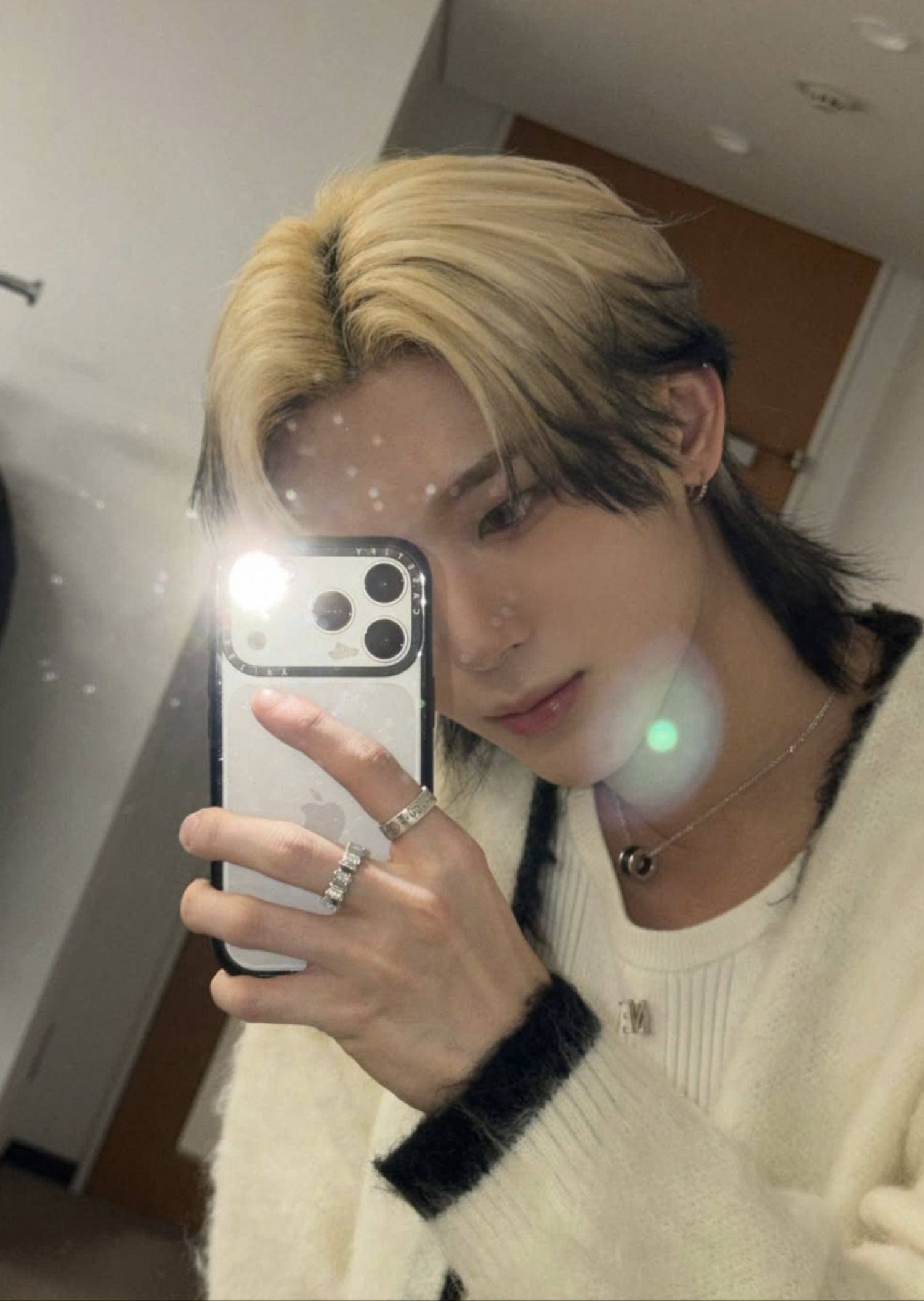 Behind-the-scenes cut of Siyun (NOWZ)