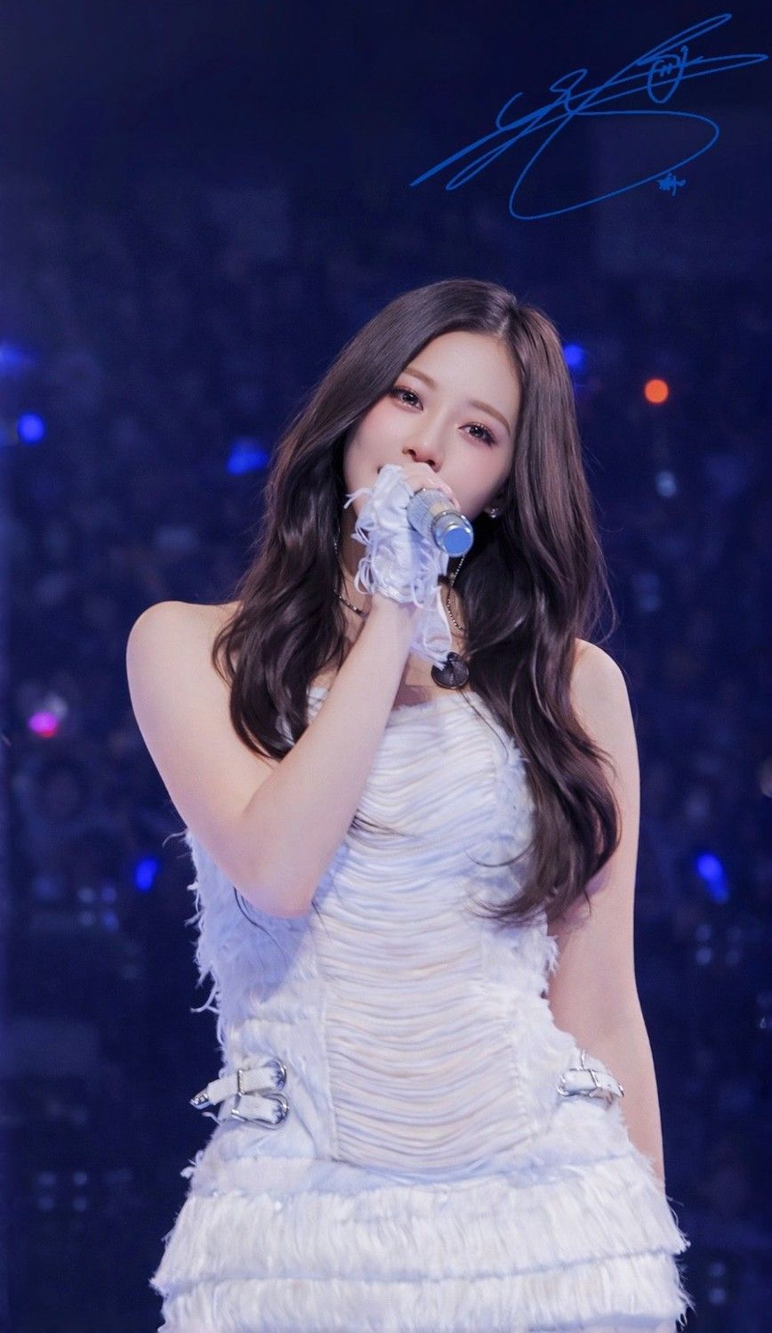 A heartfelt wallpaper shared by Tzuyu (TWICE)'s fans