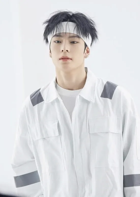 Recent activity shot of Kim Junmin (WHIB)