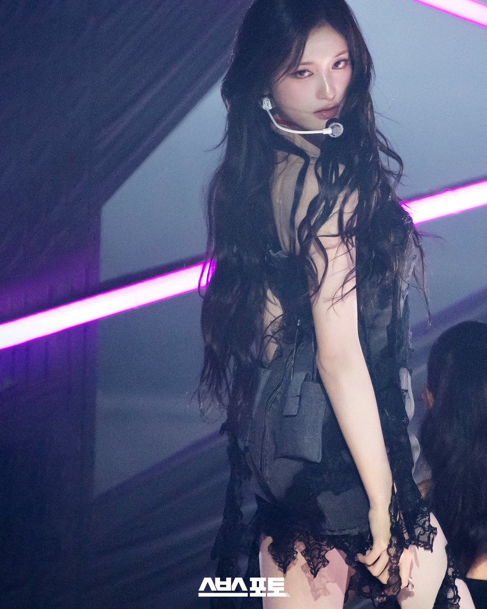 Behind-the-scenes cut of IVE