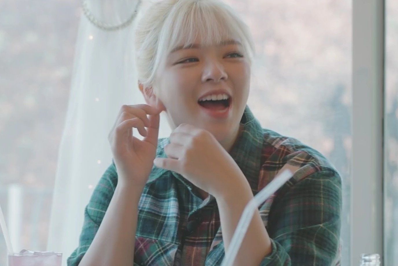 Behind-the-scenes cut of Jeongyeon (TWICE)