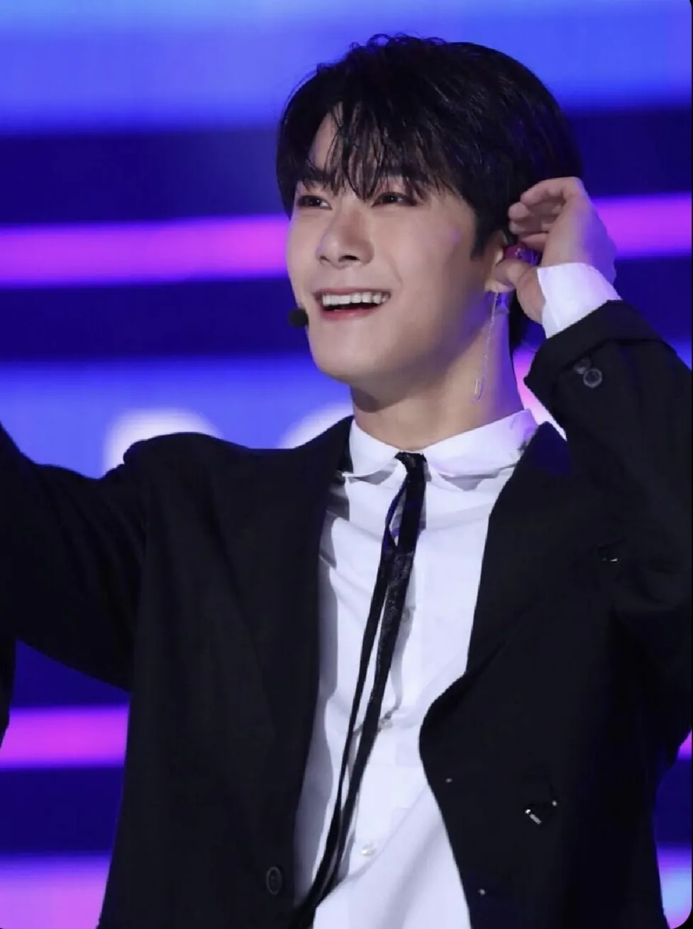 Behind-the-scenes cut of Moonbin (ASTRO)