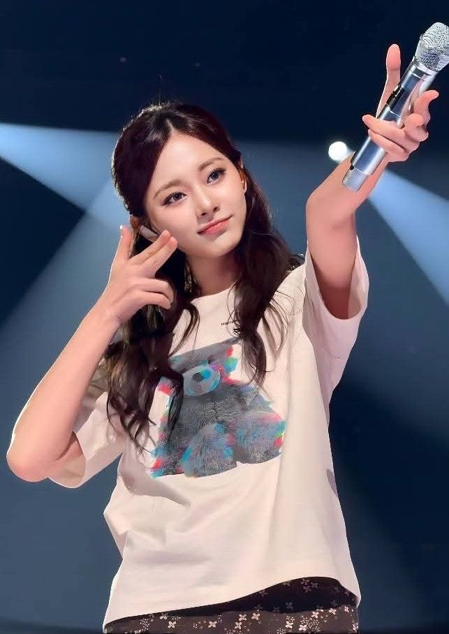 Momen yang diabadikan oleh penggemar Tzuyu (TWICE)