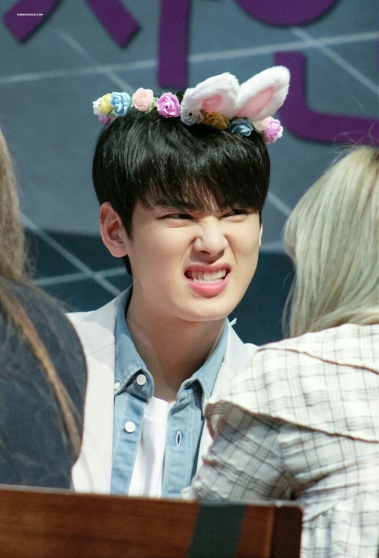 Foto terbaru Eunwoo (ASTRO)