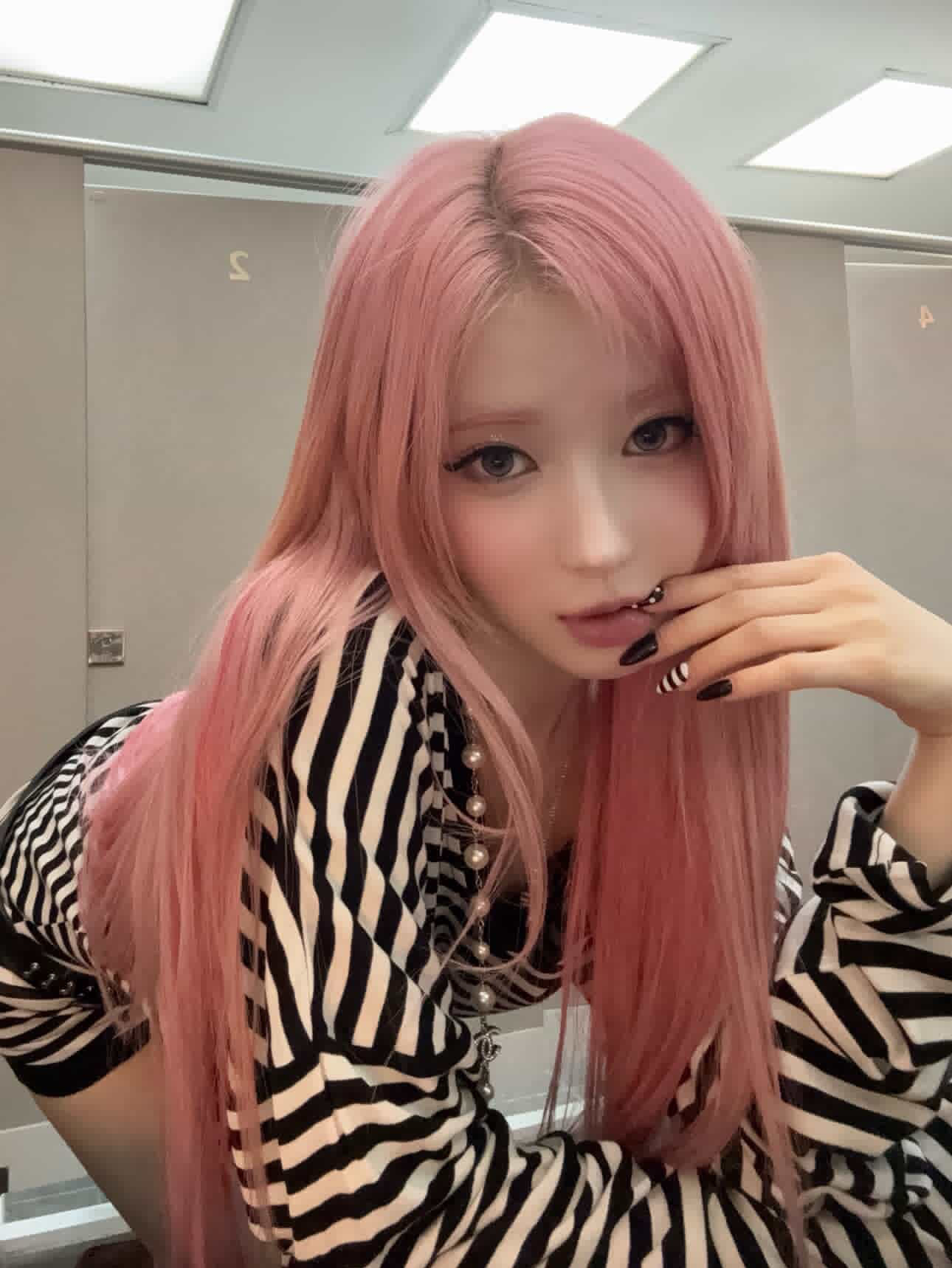 Foto aktivitas terbaru Asa (BABYMONSTER)