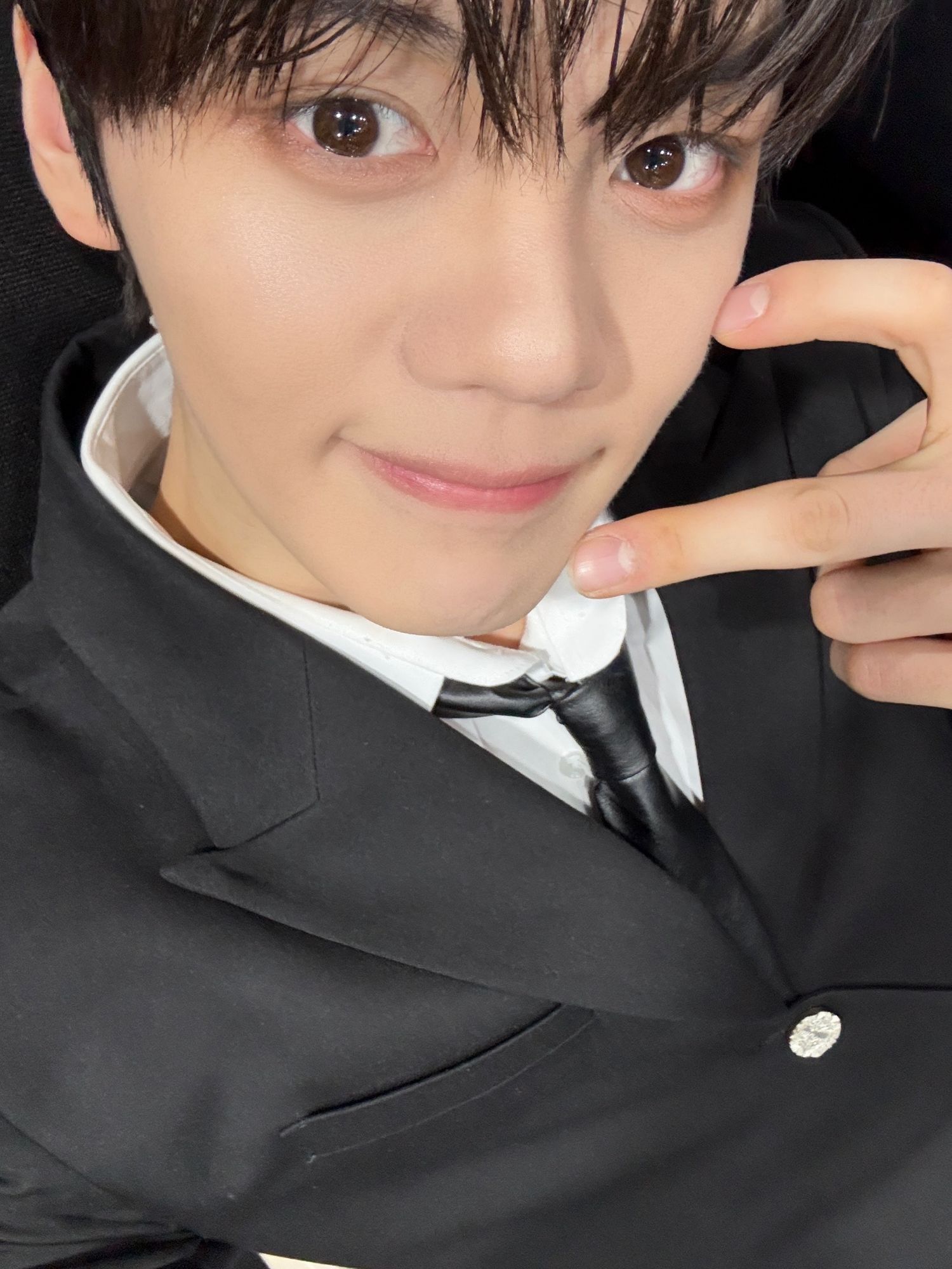 A moment captured by Kim Gyuvin (ZEROBASEONE)'s fan