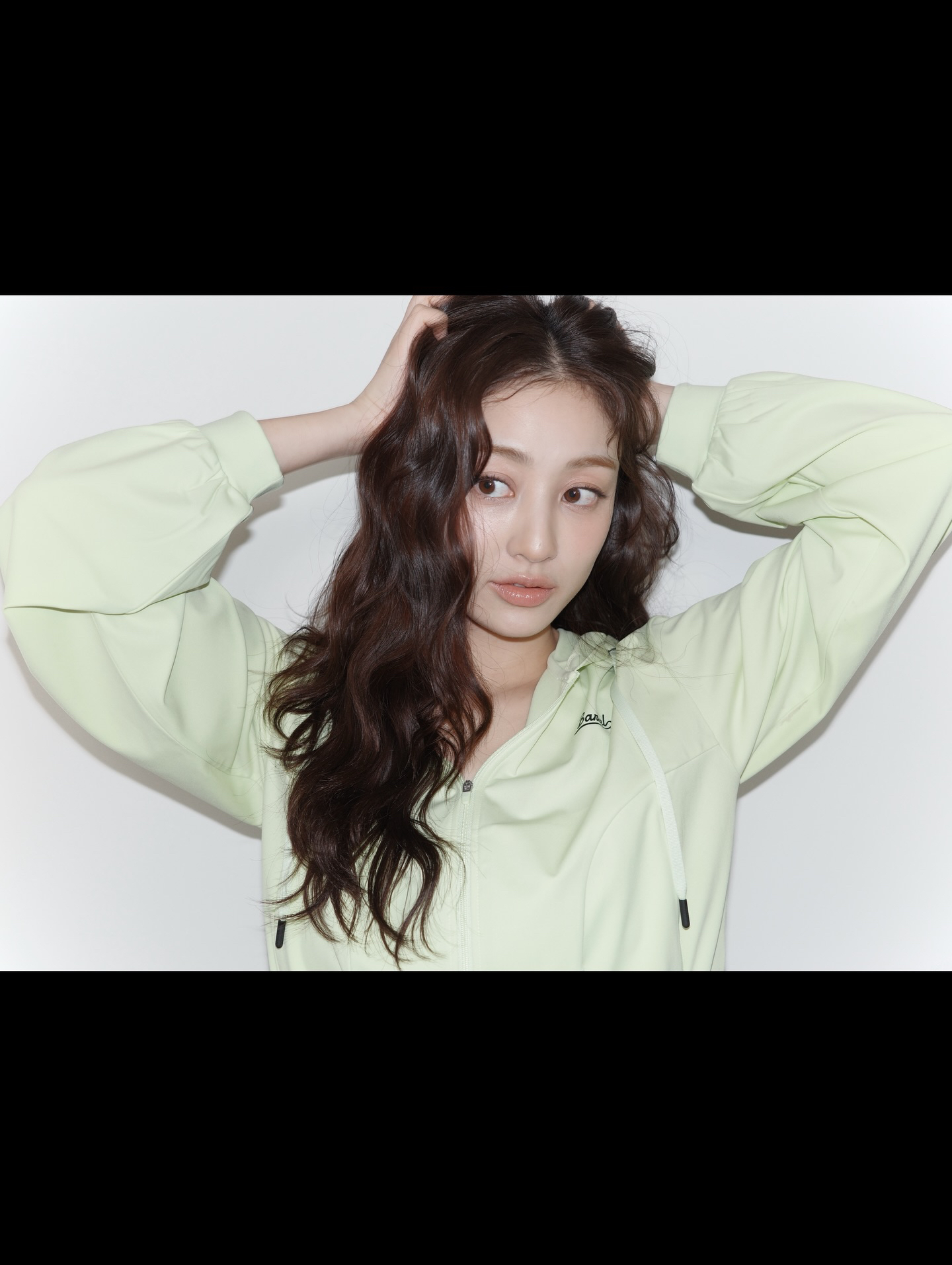 Behind-the-scenes cut of Jihyo (TWICE)