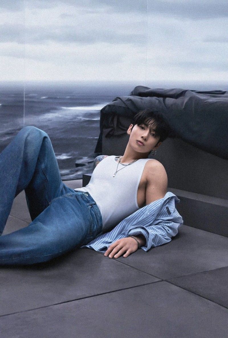 Foto aktivitas terbaru Jungkook (BTS)