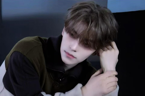 Behind-the-scenes cut of He Xinlong (ALPHA DRIVE ONE)