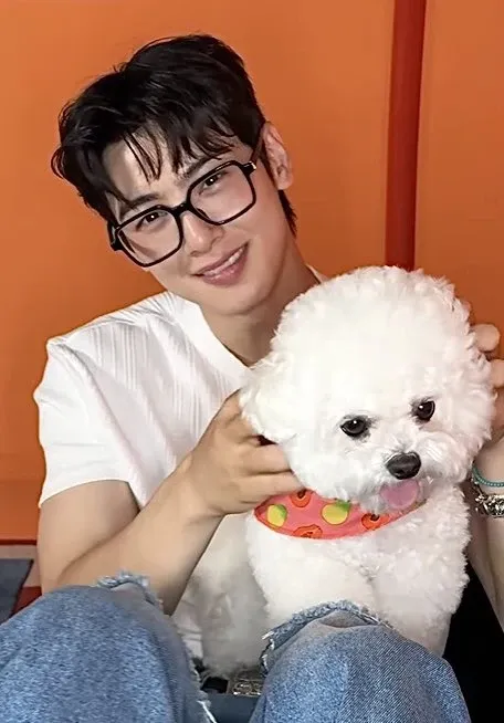 Latest photo of Eunwoo (ASTRO)