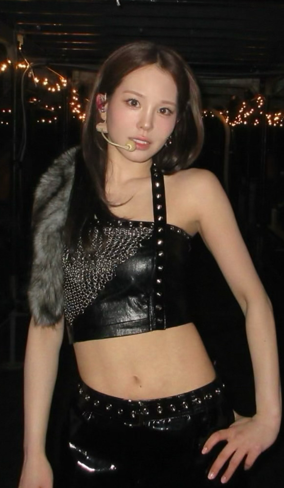 Today's most popular wallpaper in the Mako (NiziU) community