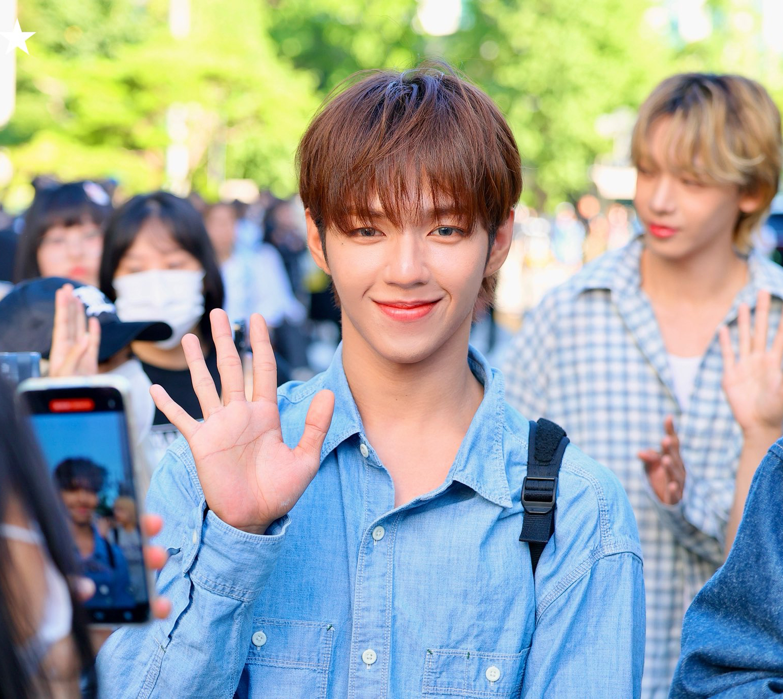 A moment captured by JL (AHOF)'s fan