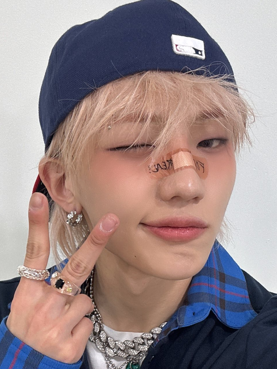 Behind-the-scenes cut of Junhyeok (TNX)