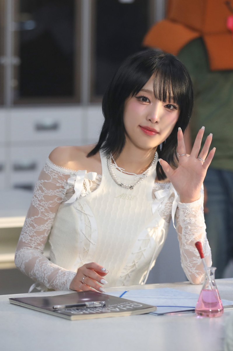 Latest photo of Choi Yena