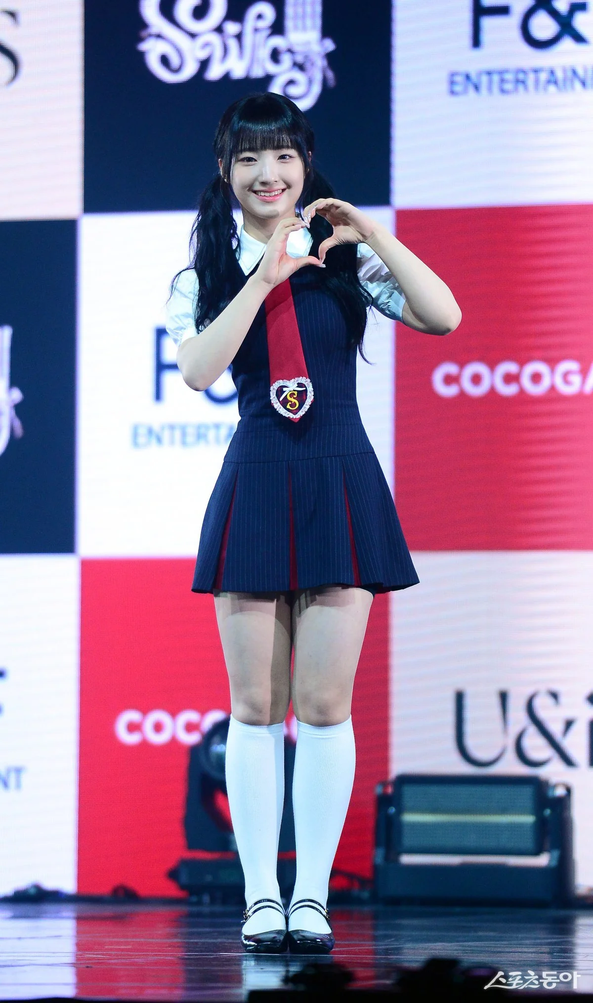 Behind-the-scenes cut of Yunha (UNIS)