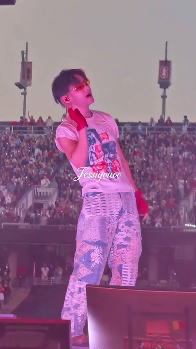 Today's most popular wallpaper in the V (BTS) community