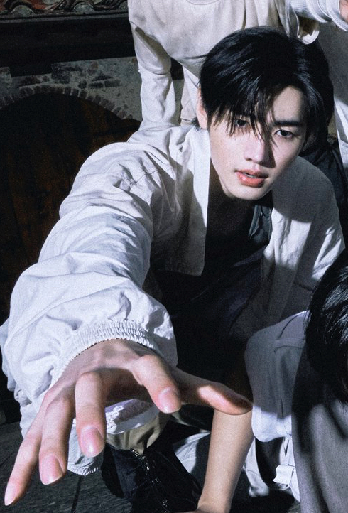 성훈 (ENHYPEN) 최근 활동샷