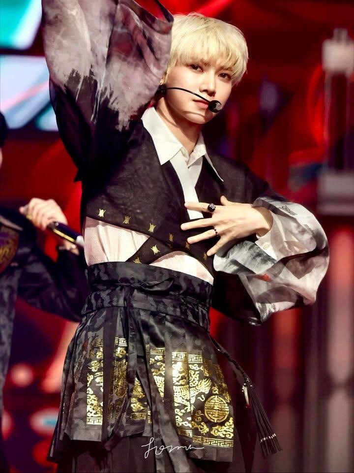 Recent activity shot of Yeosang (ATEEZ)