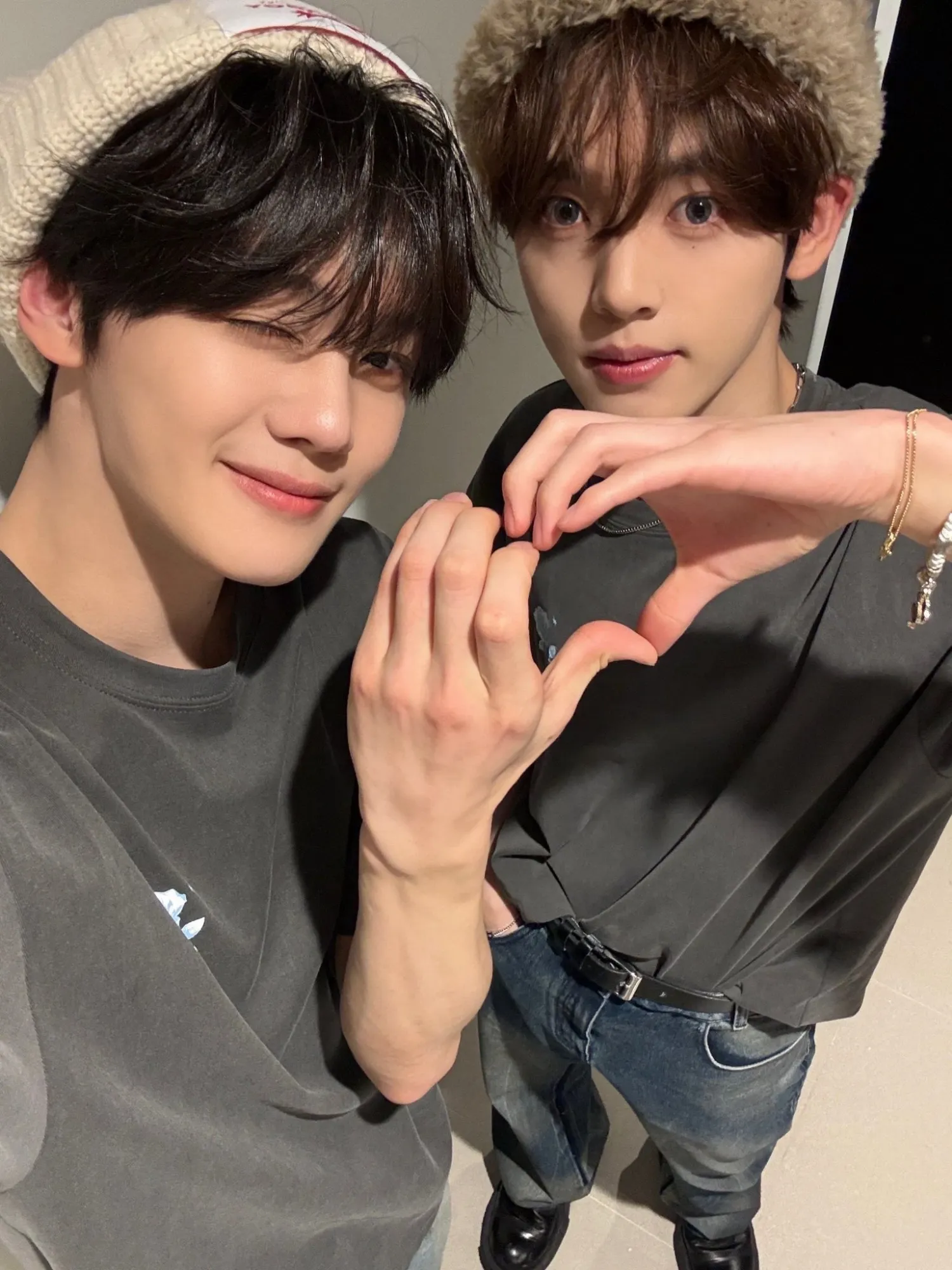 Behind-the-scenes cut of Kim Gyuvin