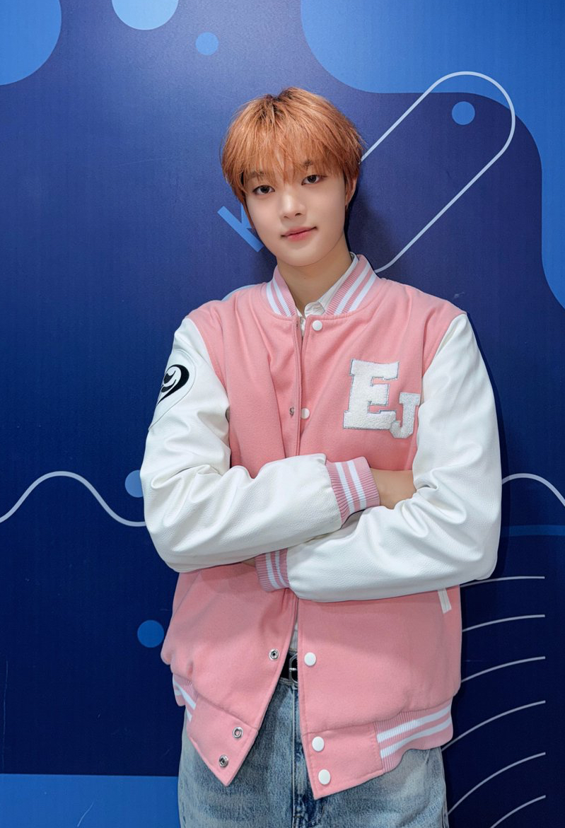 Behind-the-scenes cut of EJ (&TEAM)