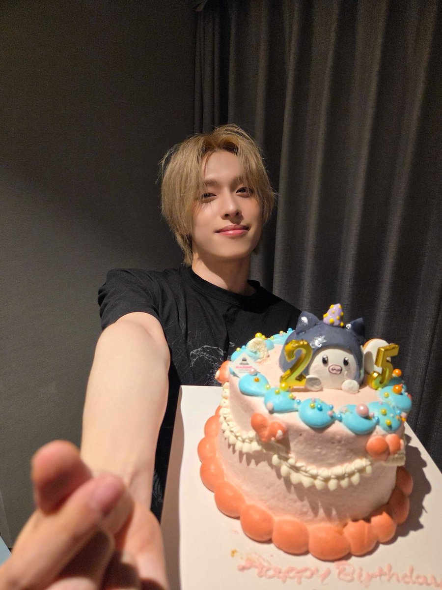 A moment captured by Xdinary Heroes's fan