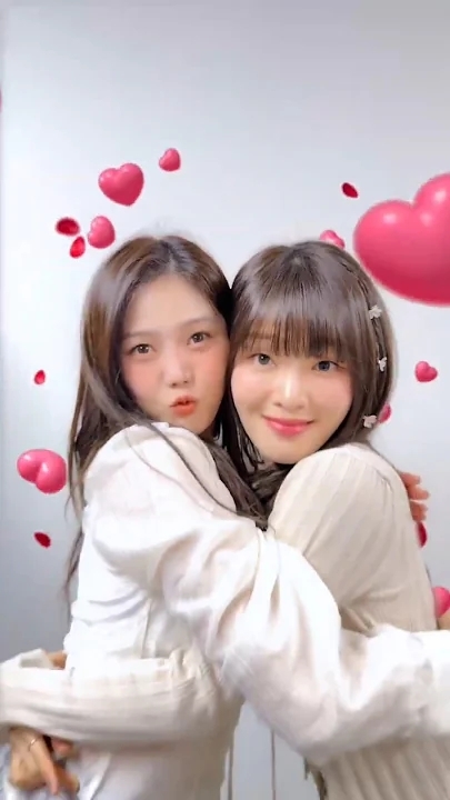 A moment captured by OH MY GIRL's fan