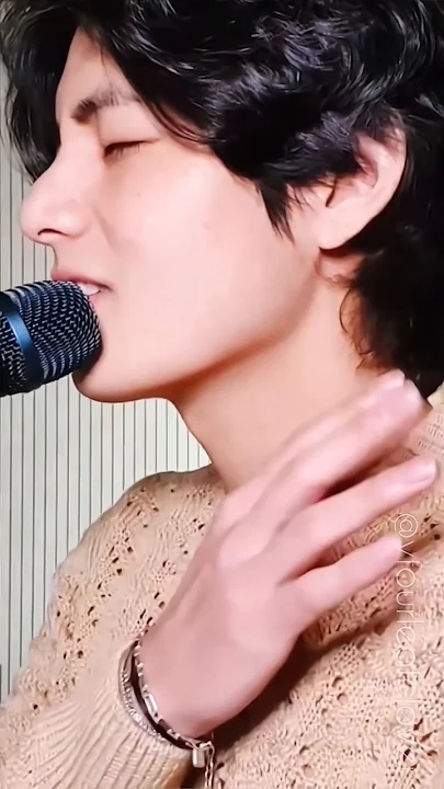 A heartfelt wallpaper shared by V (BTS)'s fans