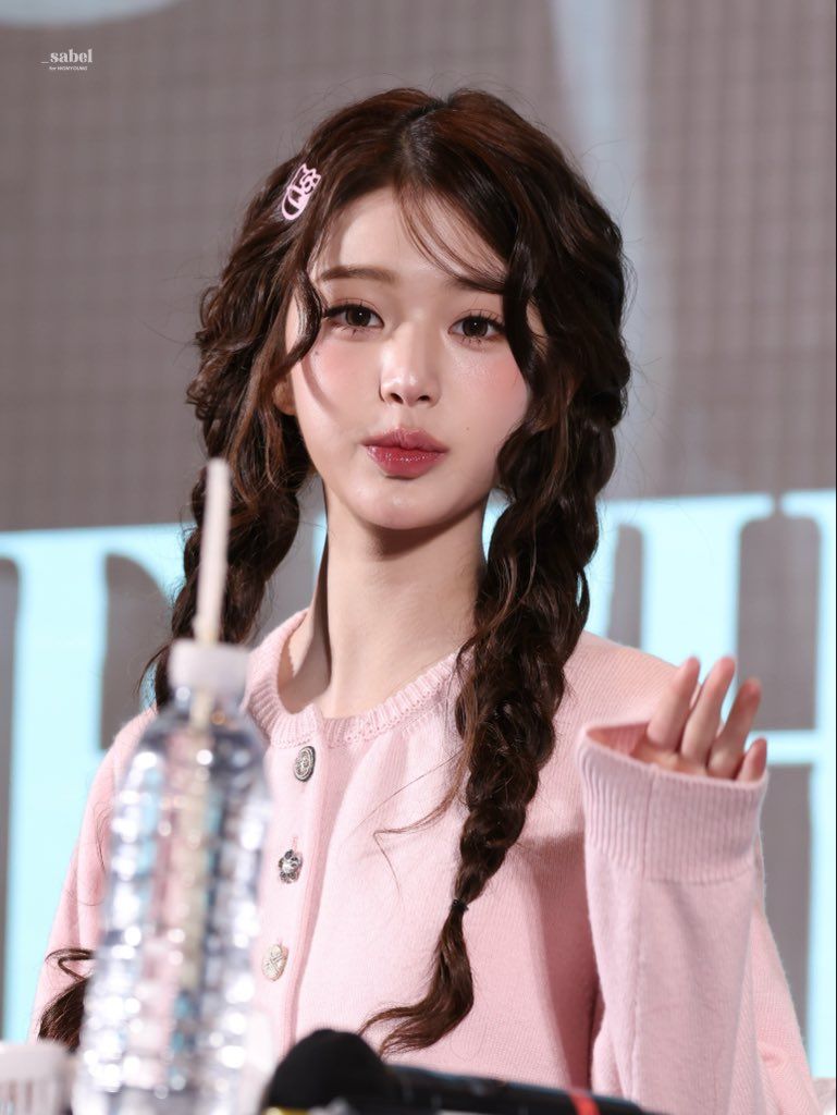 Recent activity shot of Jang Wonyoung (IVE)