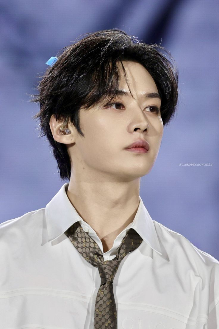 Behind-the-scenes cut of Lee Know (Stray Kids)