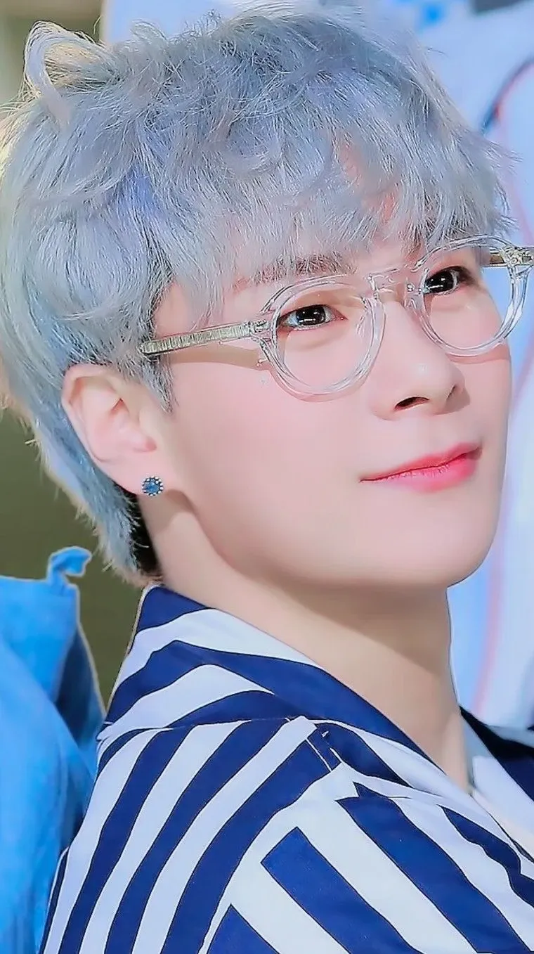 Latest photo of Moonbin (ASTRO)