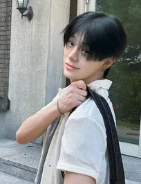 Behind-the-scenes cut of Kim Junmin (WHIB)