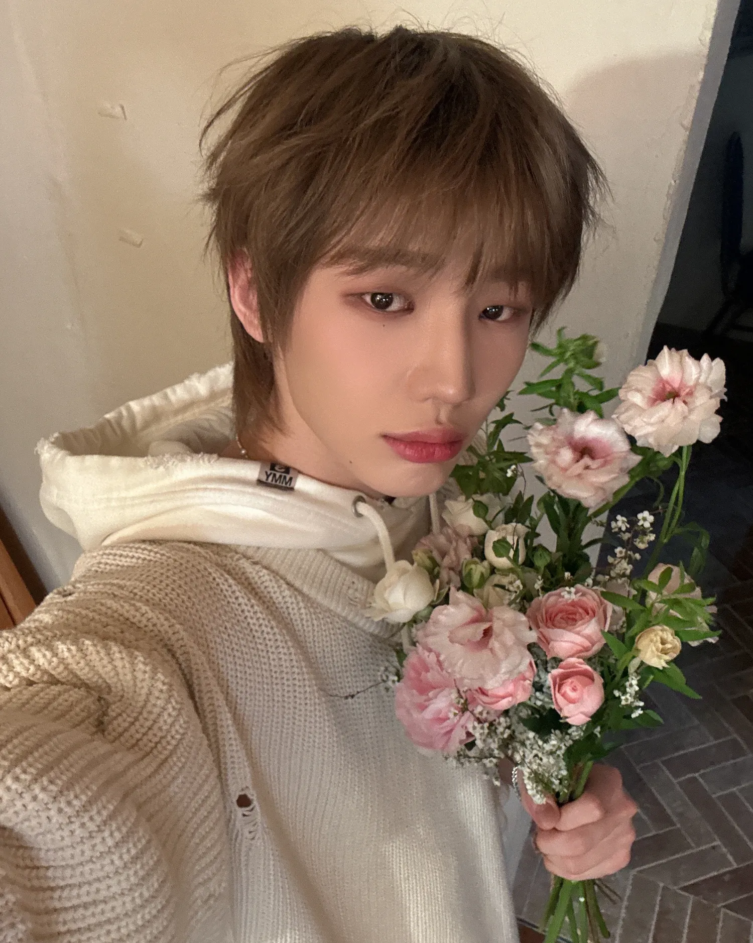 Behind-the-scenes cut of Junhyeok (TNX)